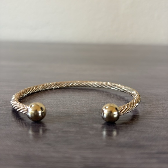 ⭐️Lulu’s Round the Twist Gold (toned) Bracelet - Picture 5 of 9